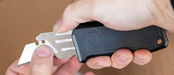 REPLACEABLE BLADE